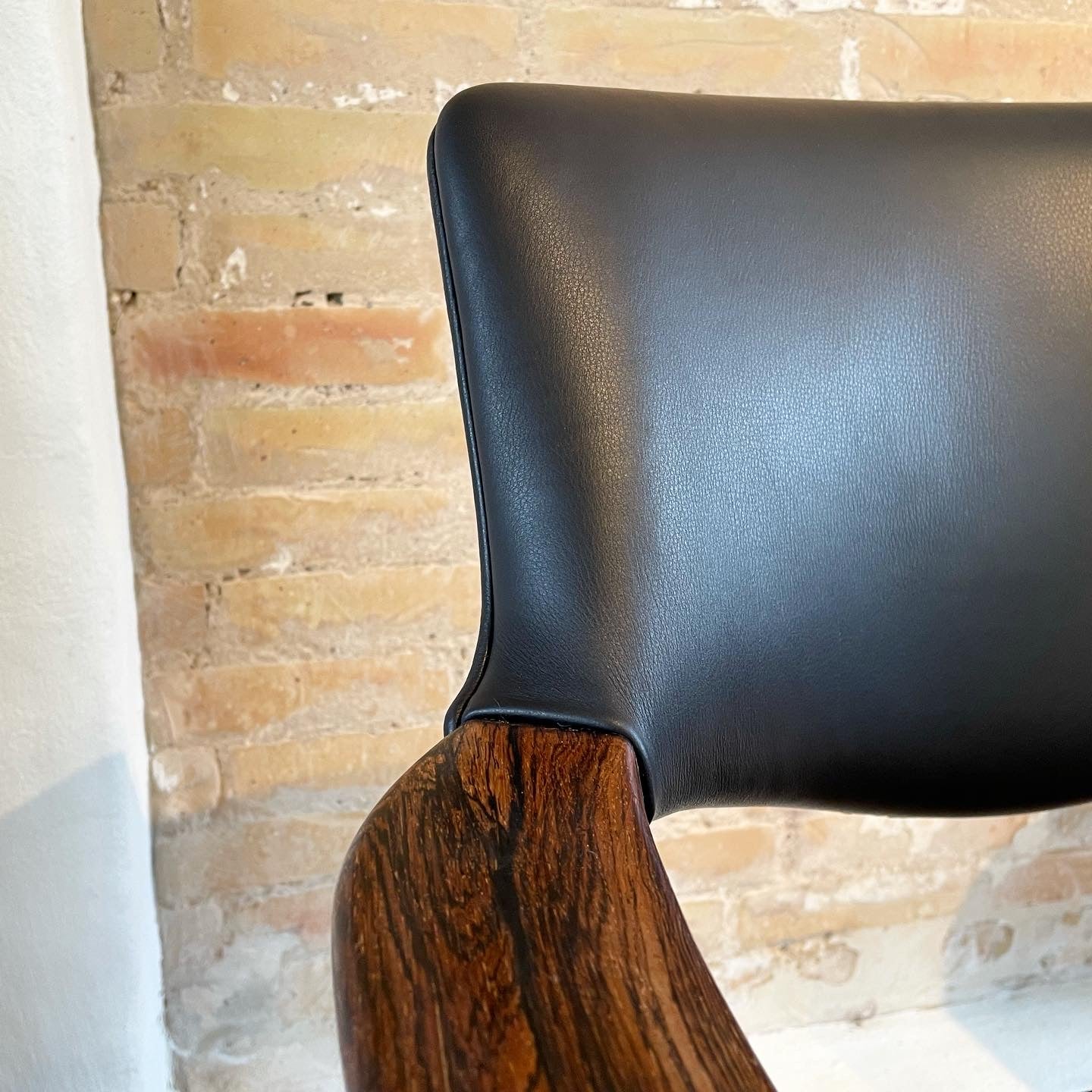 Kirkegaard stol i palisander med nyt læder