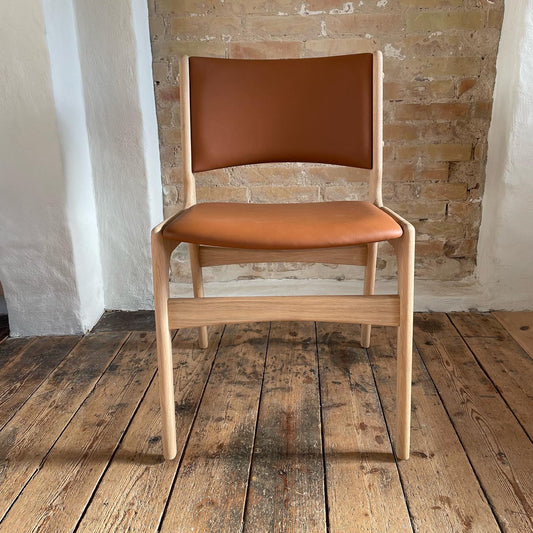 Upholstery of Erik Buch model 89 in semi-aniline leather from CAMO
