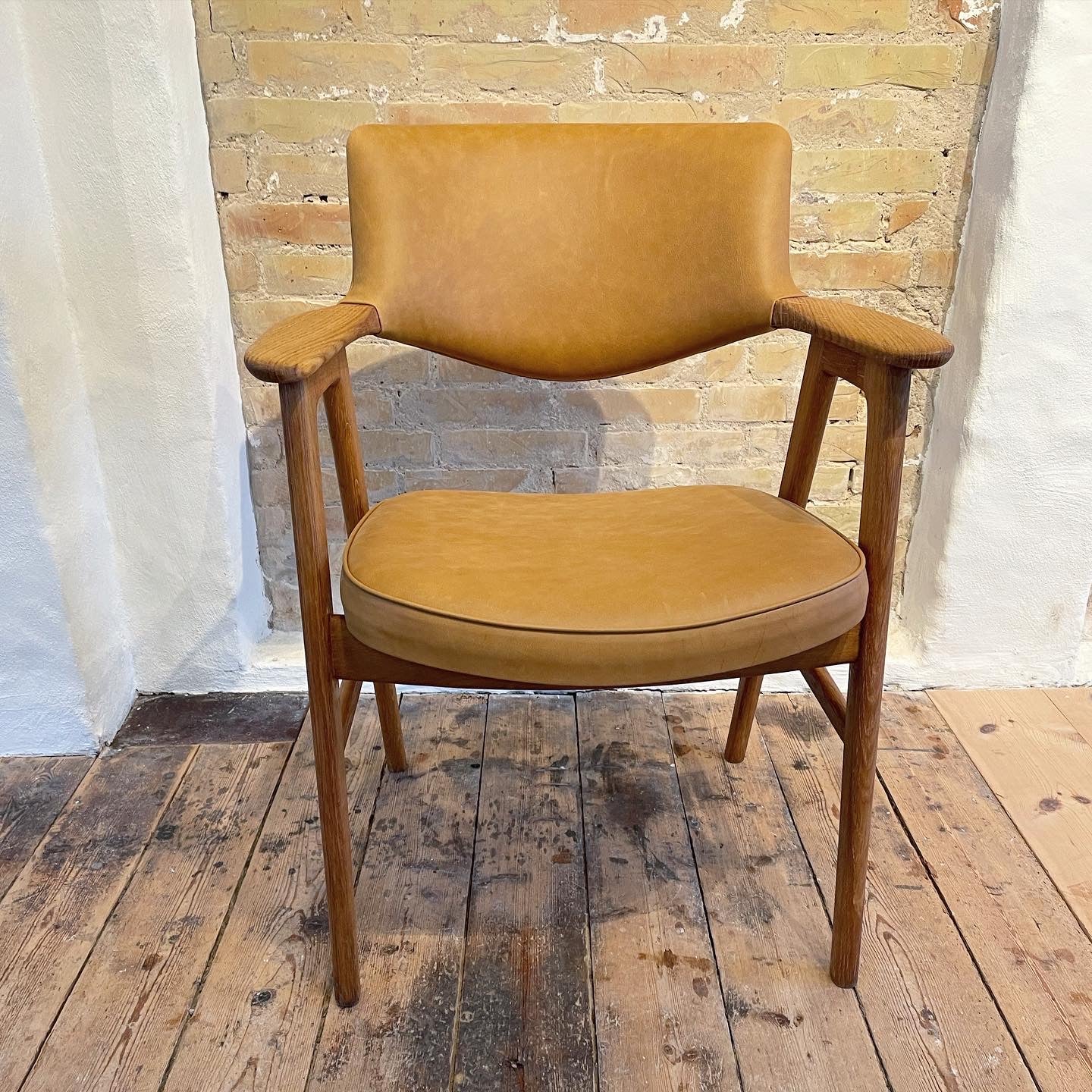 Erik Kirkegaard armstol ompolstring