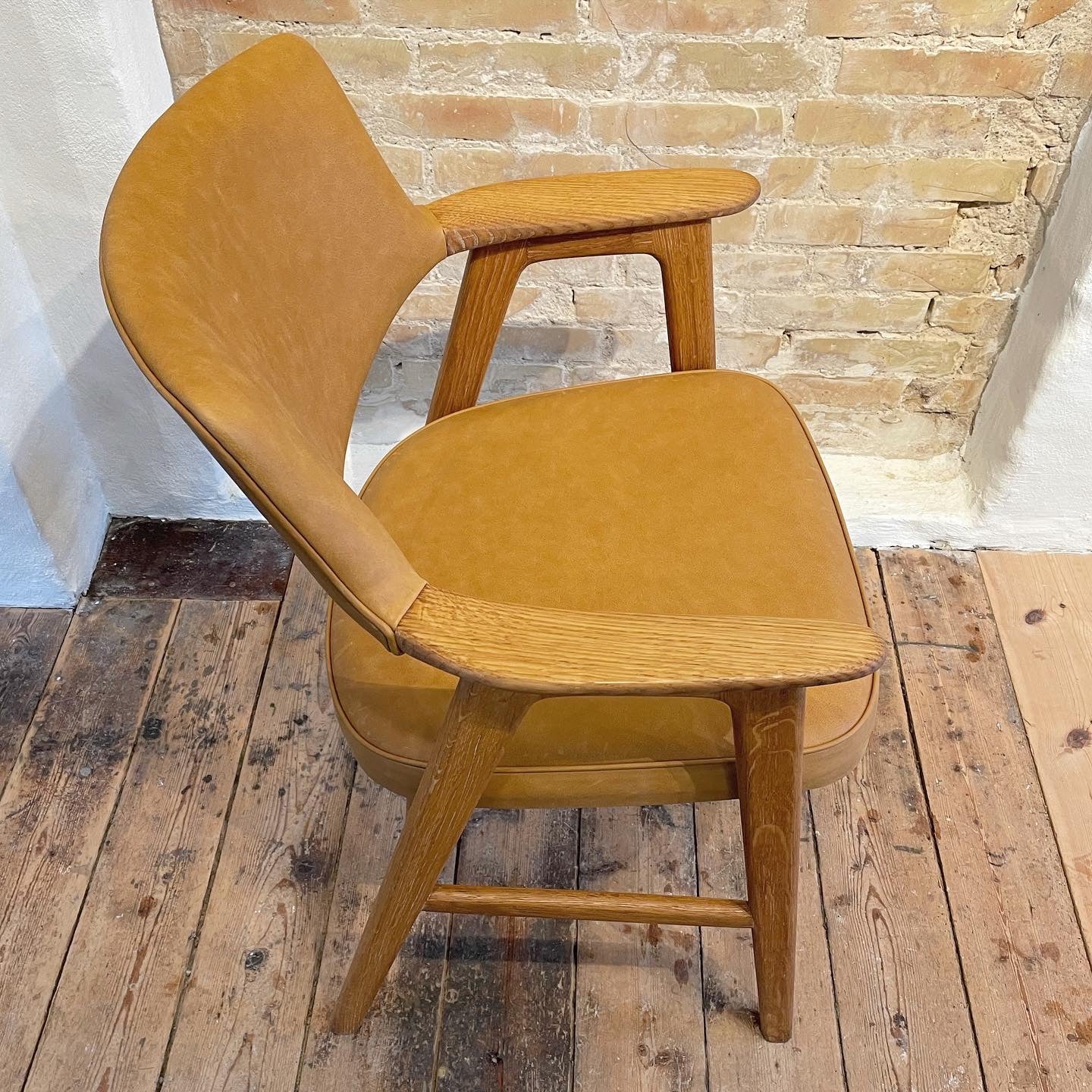 Erik Kirkegaard model 43 armstol ompolstret i anilin læder