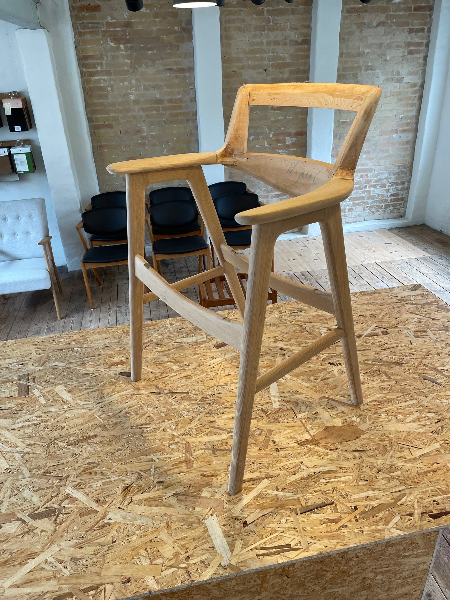 Sanding and oil treatment of Erik Kirkegaard model 43 in oak
