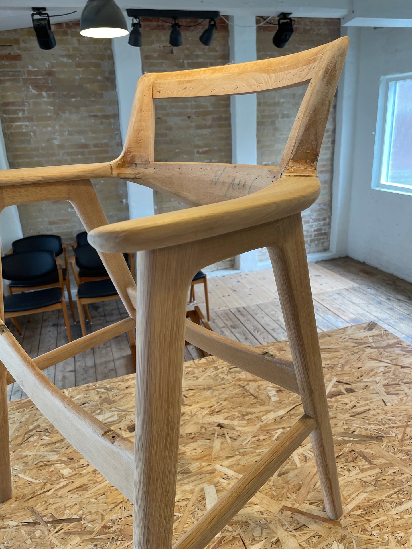Sanding and oil treatment of Erik Kirkegaard model 43 in oak