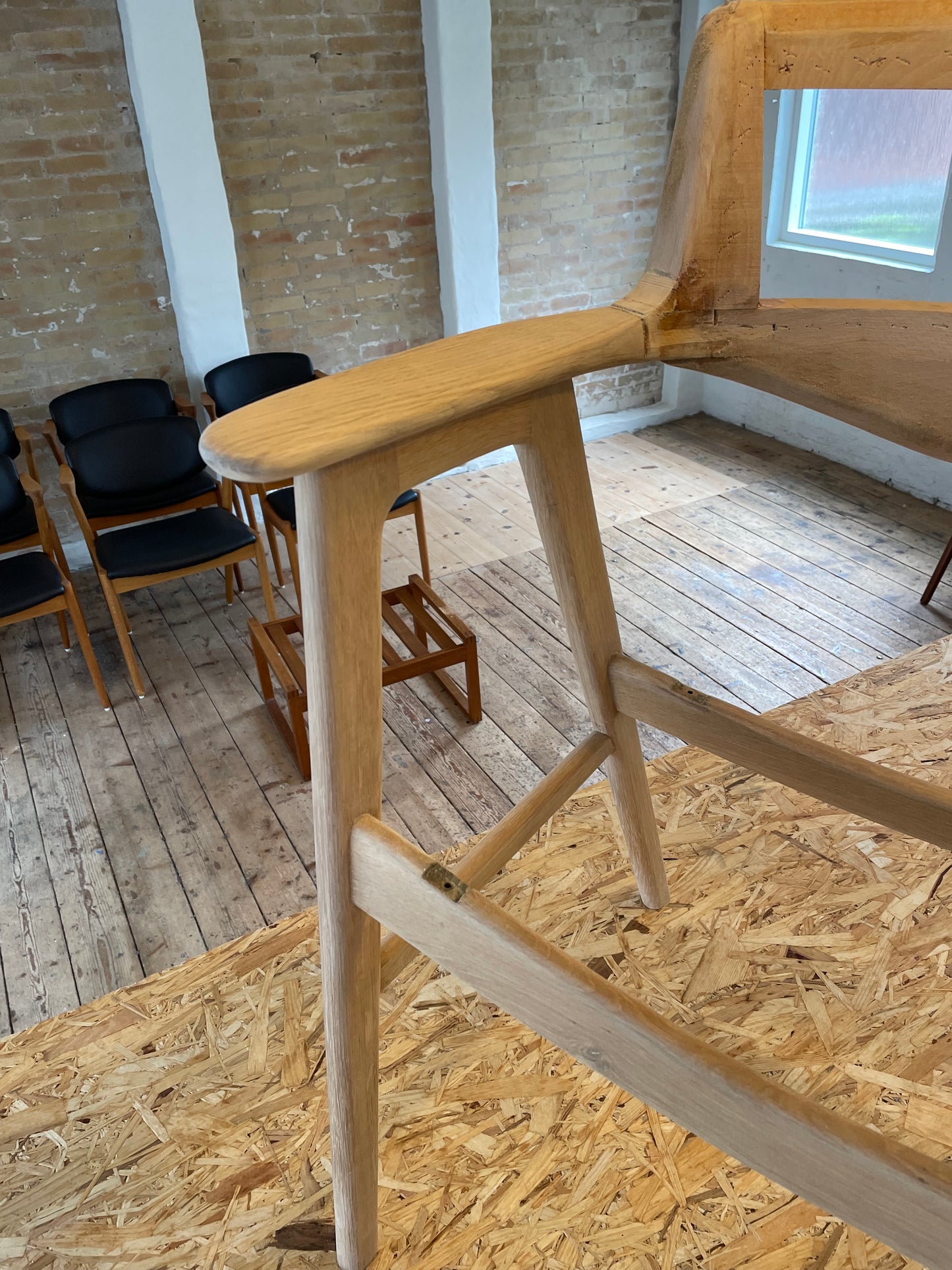 Sanding and oil treatment of Erik Kirkegaard model 43 in oak