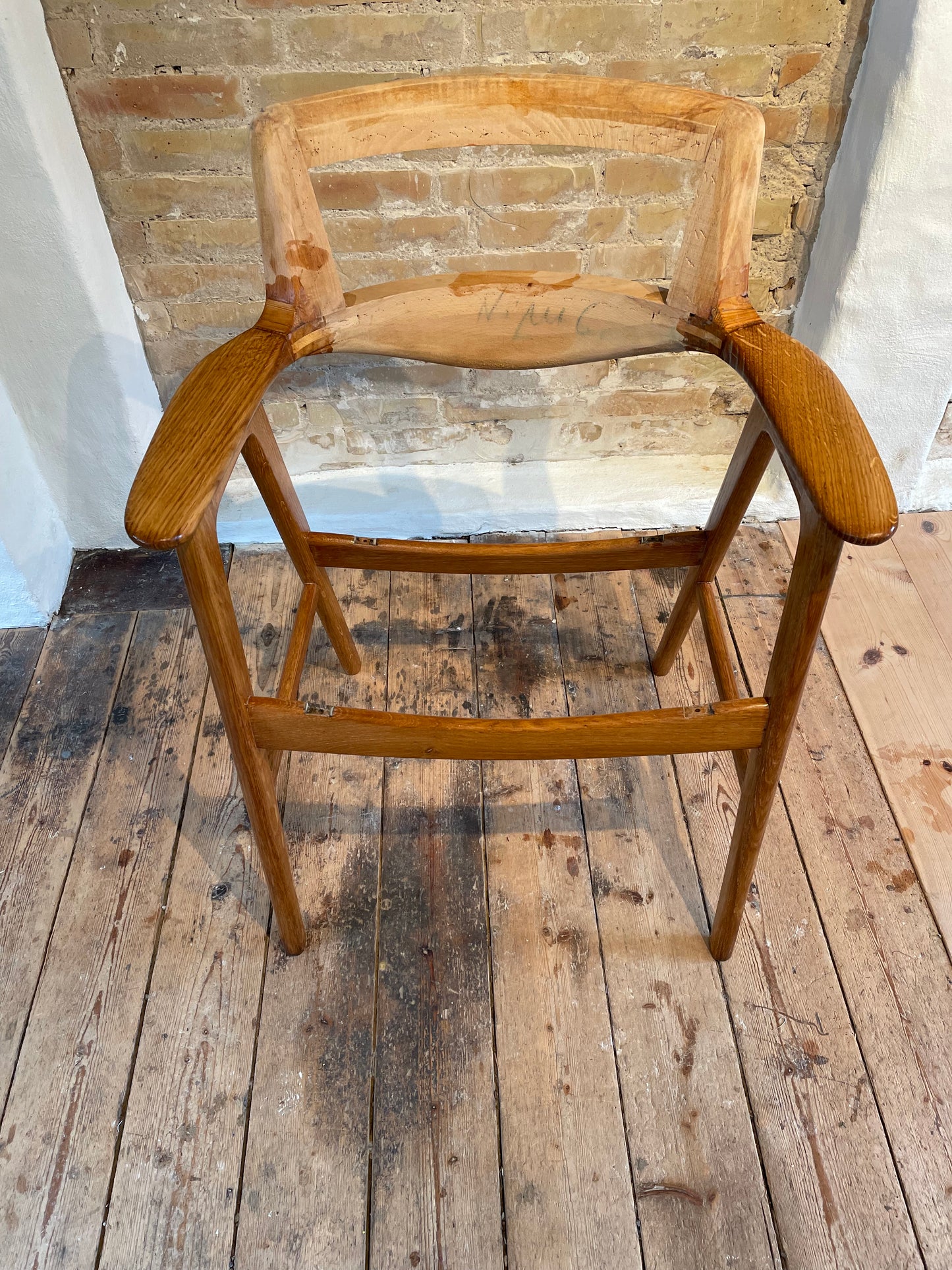 Sanding and oil treatment of Erik Kirkegaard model 43 in oak