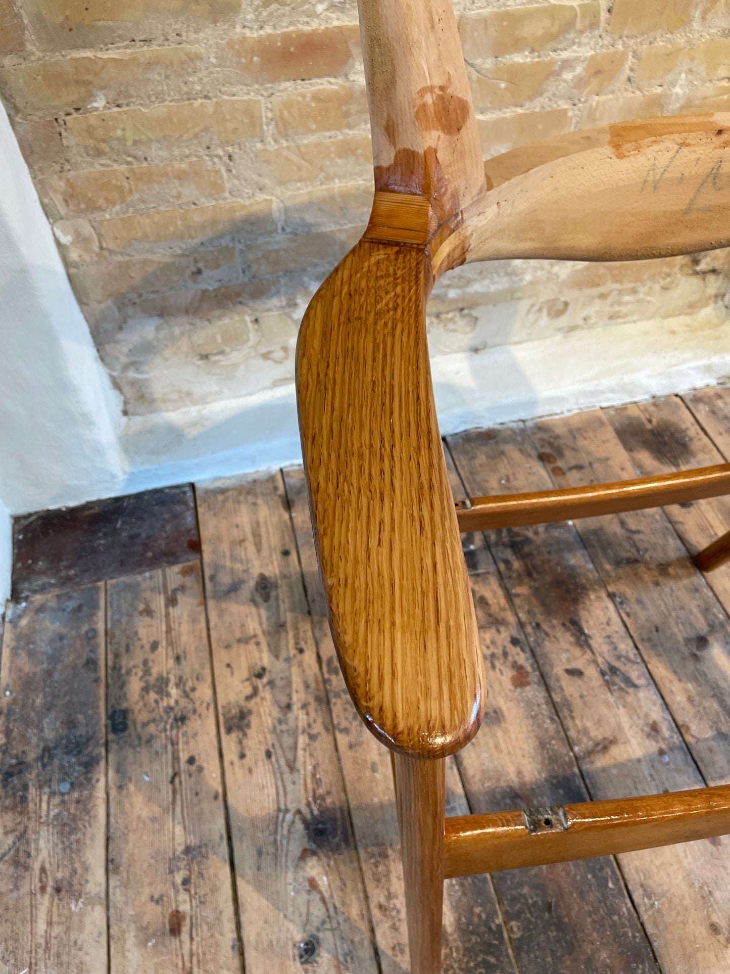 Sanding and oil treatment of Erik Kirkegaard model 43 in oak