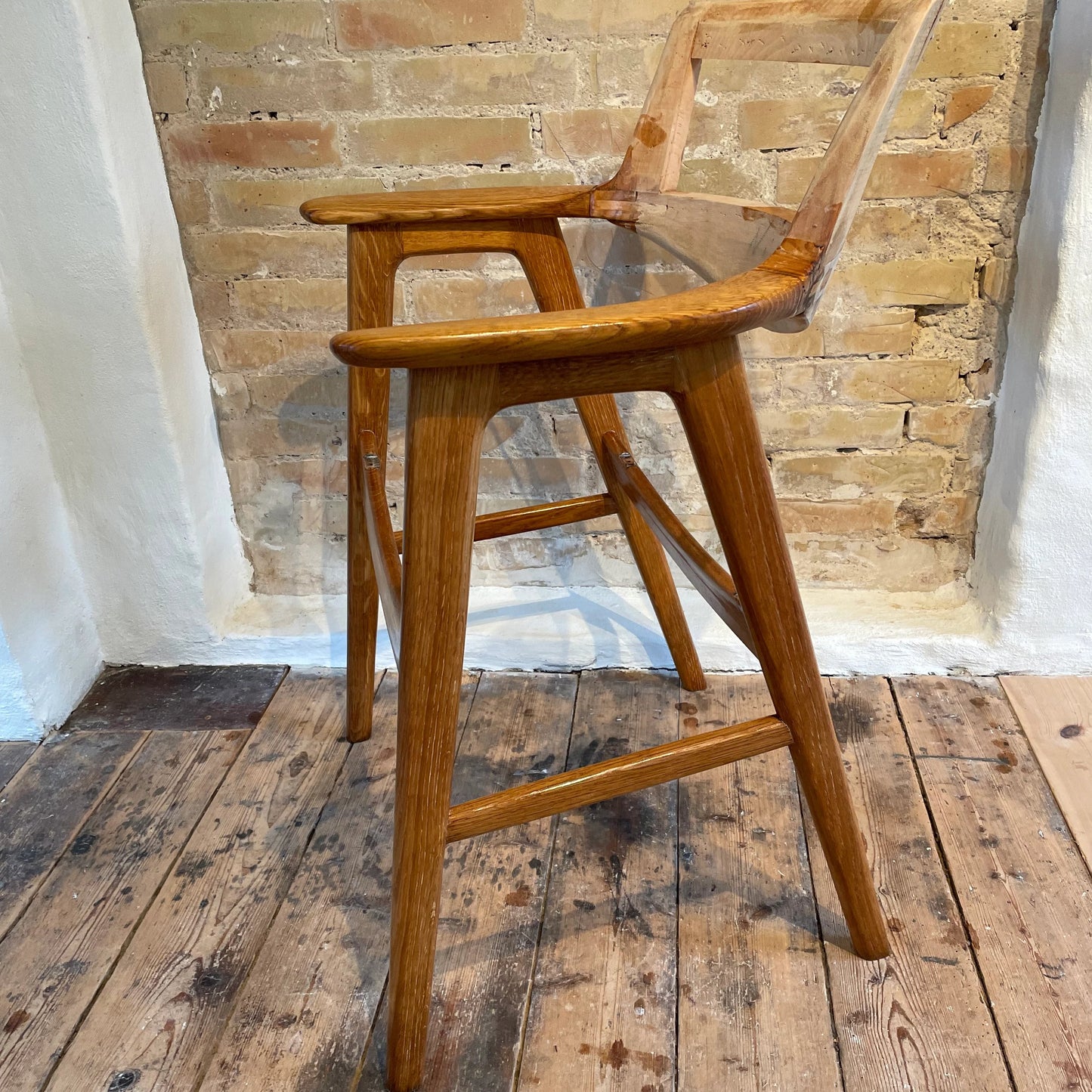 Sanding and oil treatment of Erik Kirkegaard model 43 in oak