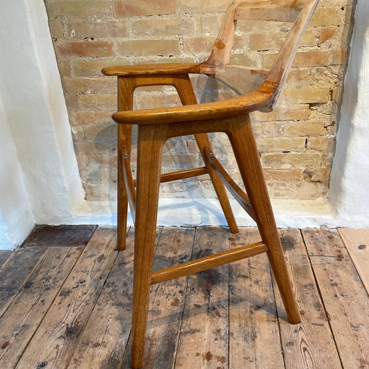 Sanding and oil treatment of Erik Kirkegaard model 43 in oak