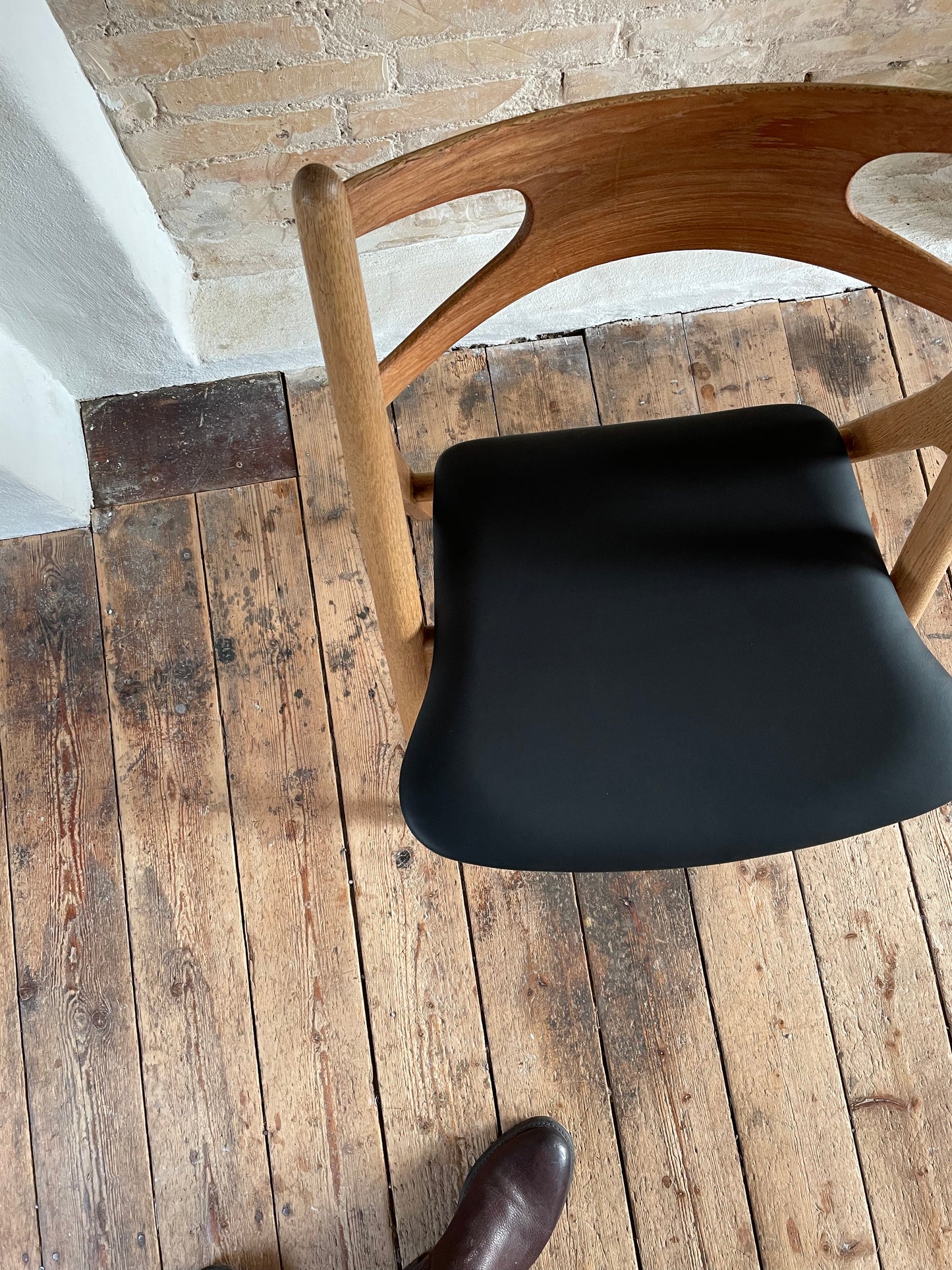 Hans Jørgensen Wegner CH29 savbukkestol ompolstret i  læder