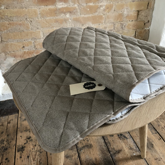 Quilted protector for Wegner GE290 3-seater sofa