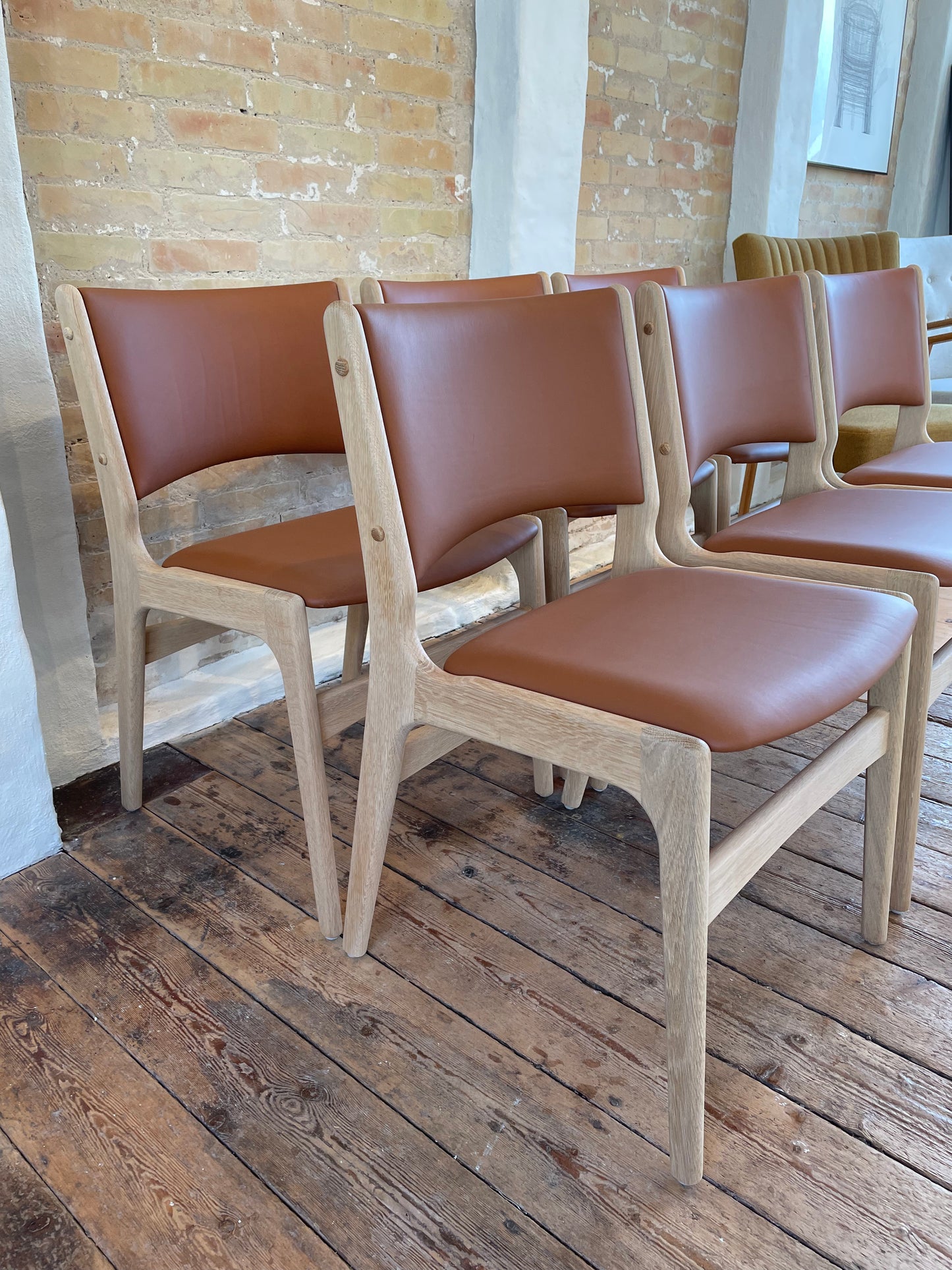 Ompolstring af Erik Buch model 89 i semi-anilin læder fra CAMO