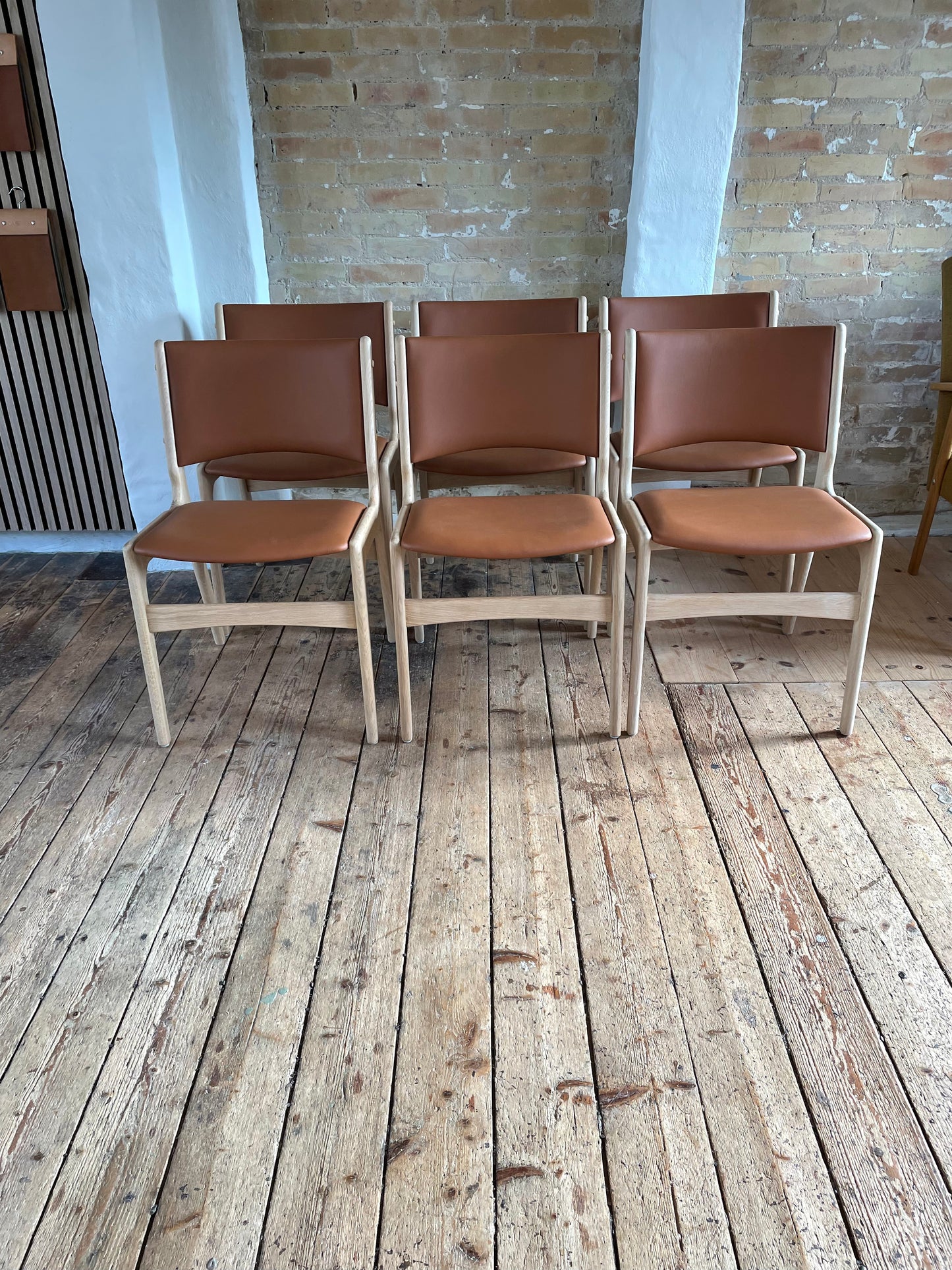 Ompolstring af Erik Buch model 89 i semi-anilin læder fra CAMO