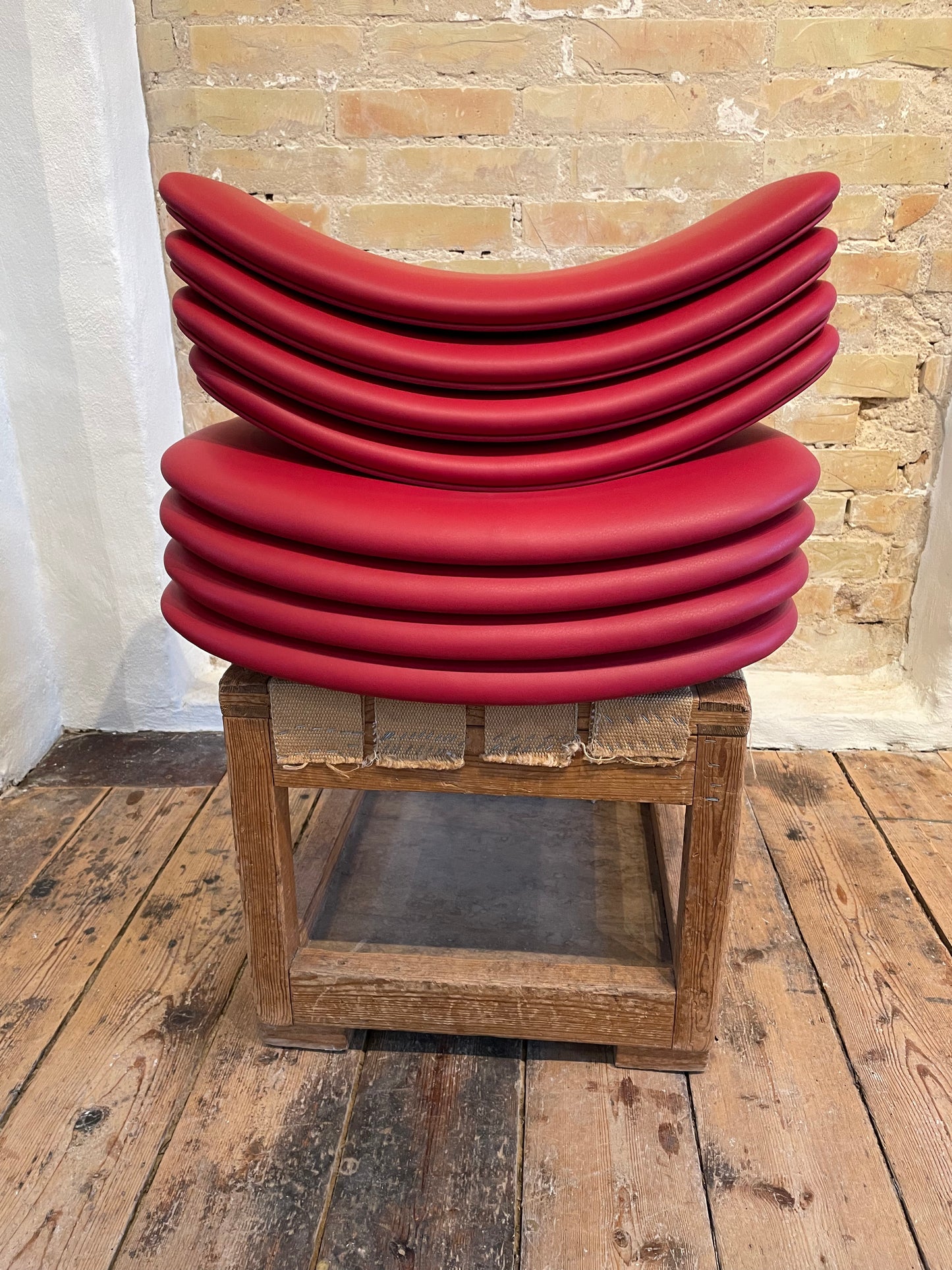 Ompolstring af Erik Buch model 49 i rødt læder