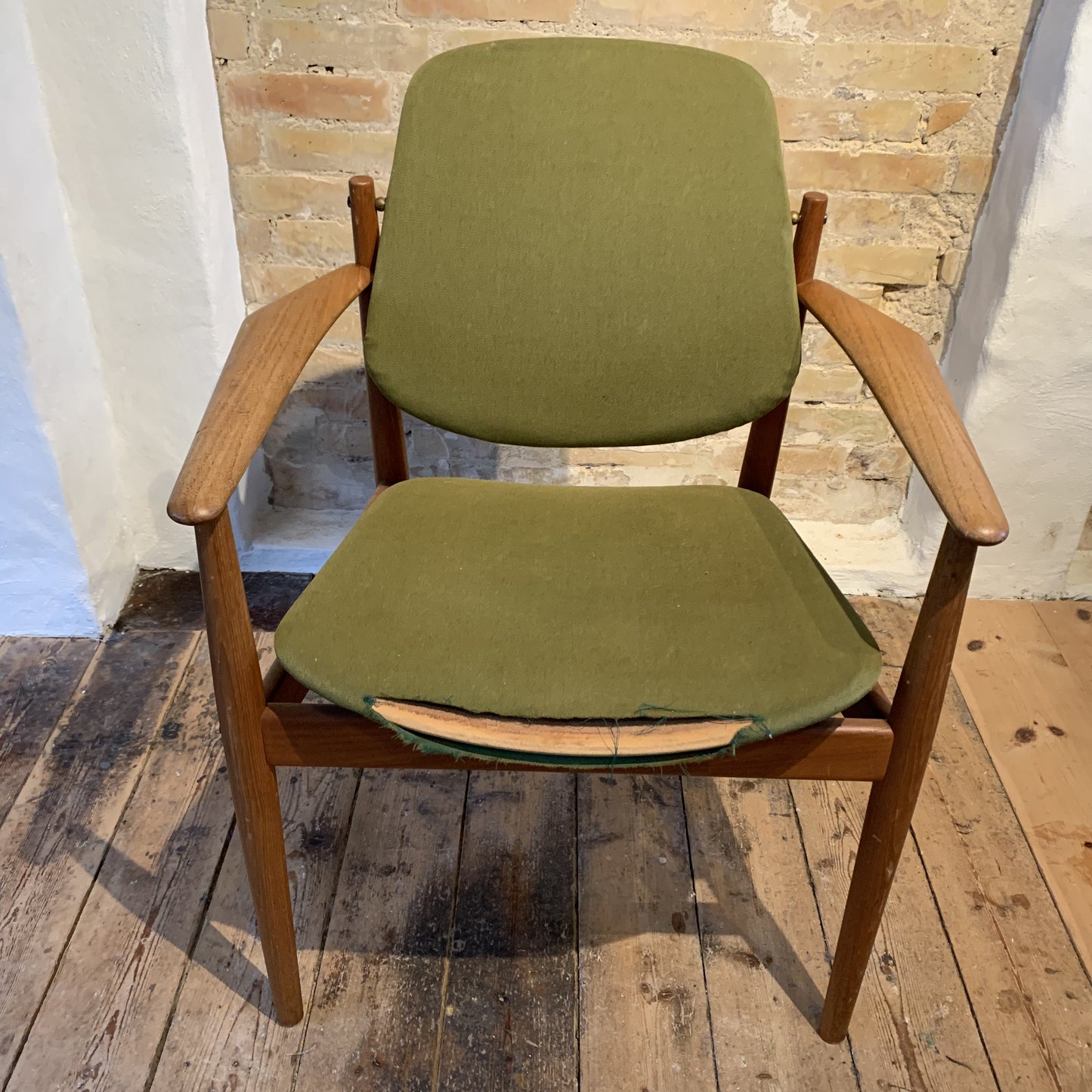 Før-billede af Arne Vodder model 183 188