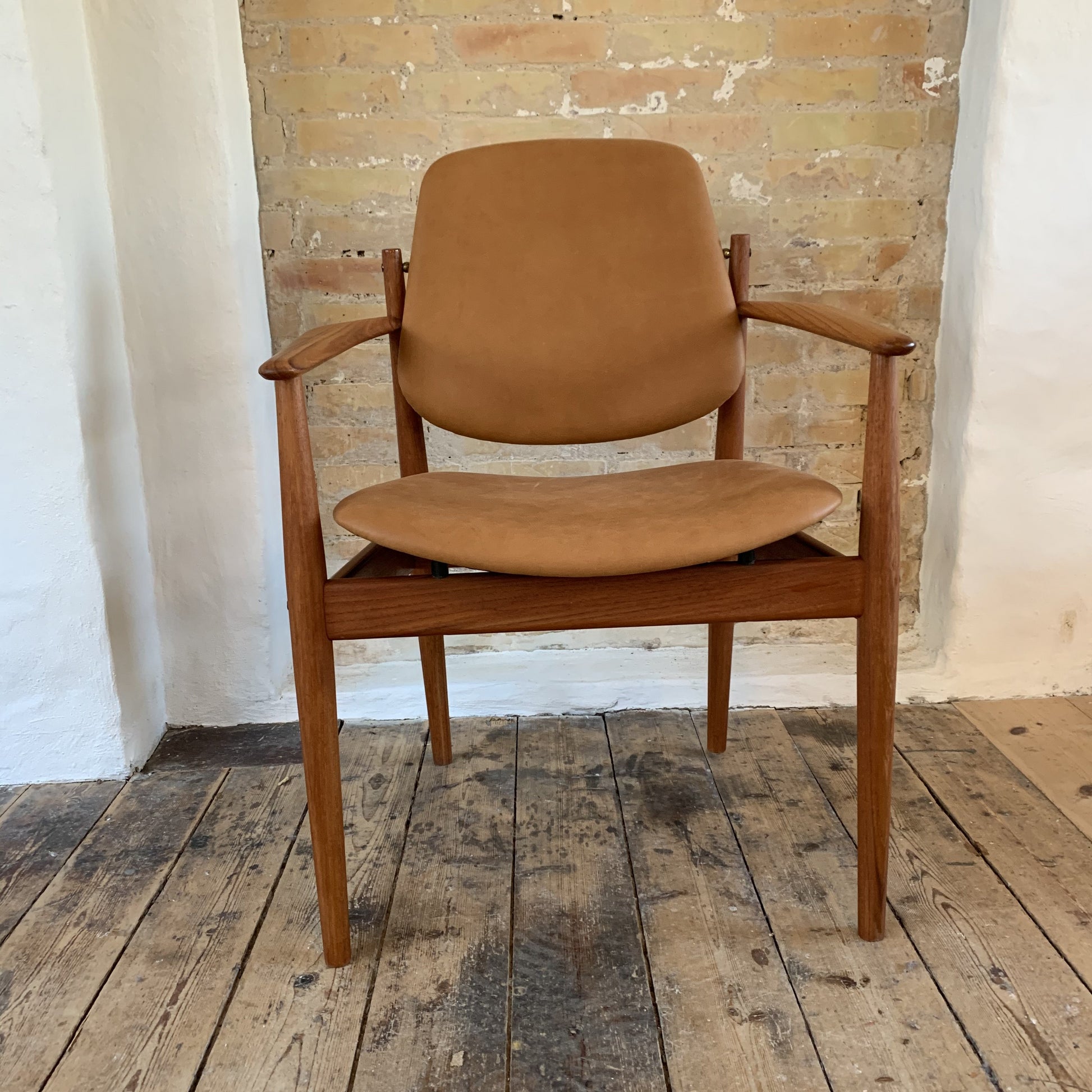 Ompolstring af Vodder armstol model 183 188