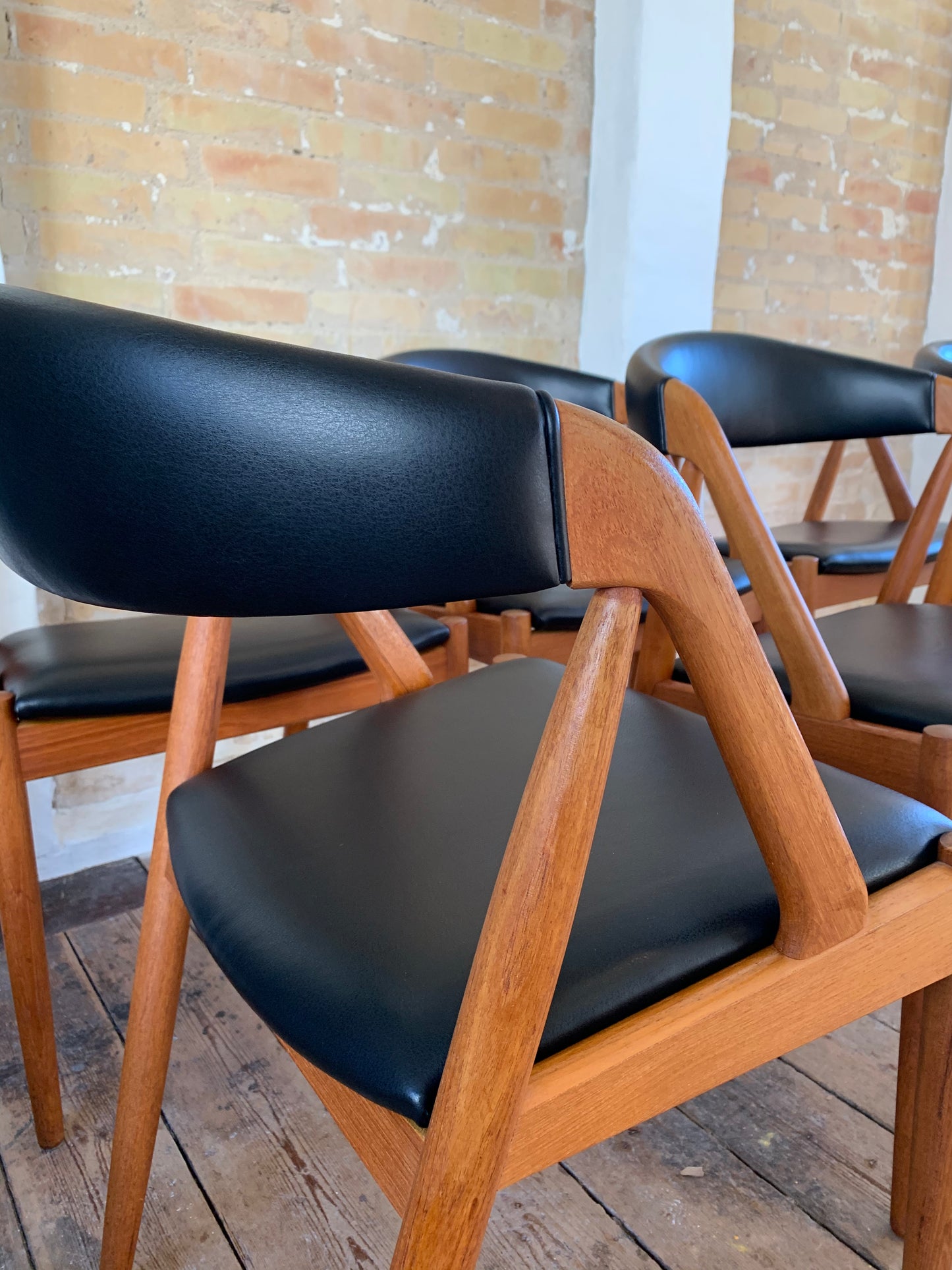 Upholstery of Kai Kristiansen model 31 in leather