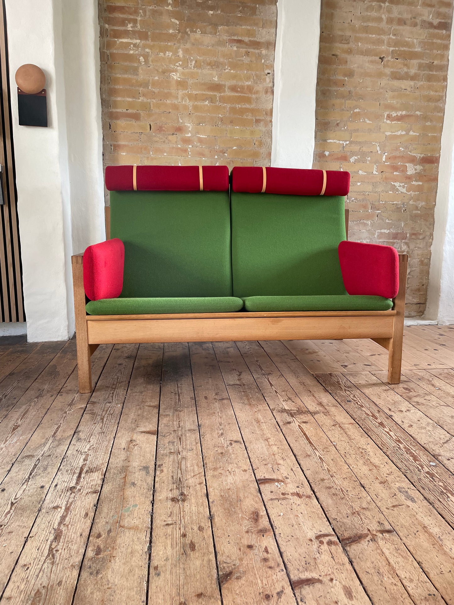 New cushions for Børge Mogensen Sled sofa BM2252 in fabric from Kvadrat