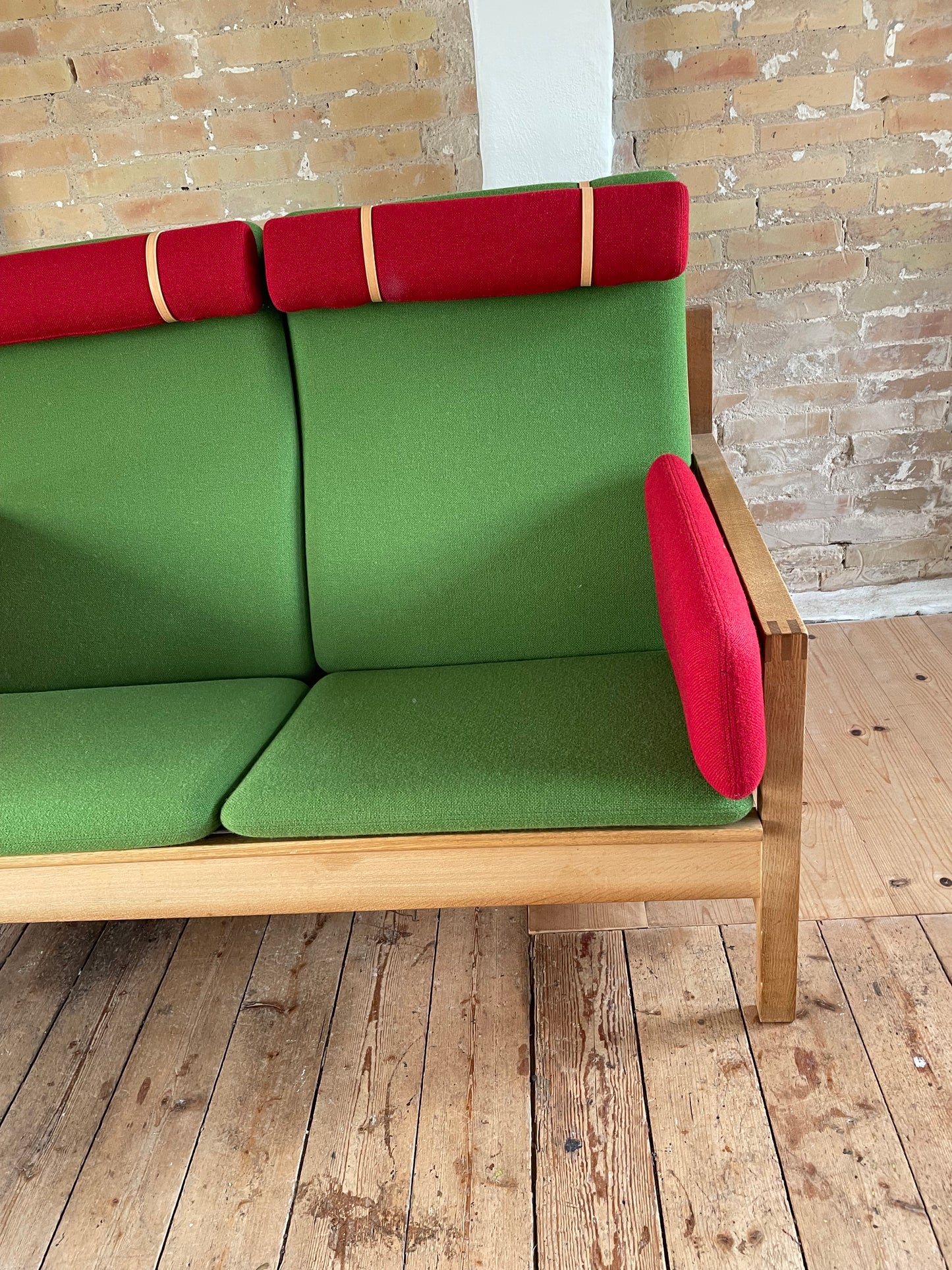 New cushions for Børge Mogensen Sled sofa BM2252 in fabric from Kvadrat