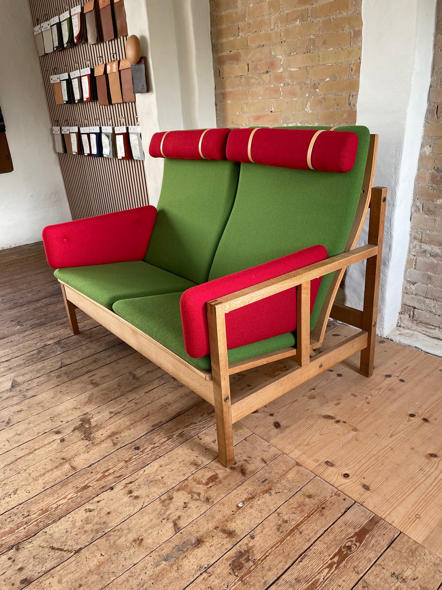 New cushions for Børge Mogensen Sled sofa BM2252 in fabric from Kvadrat