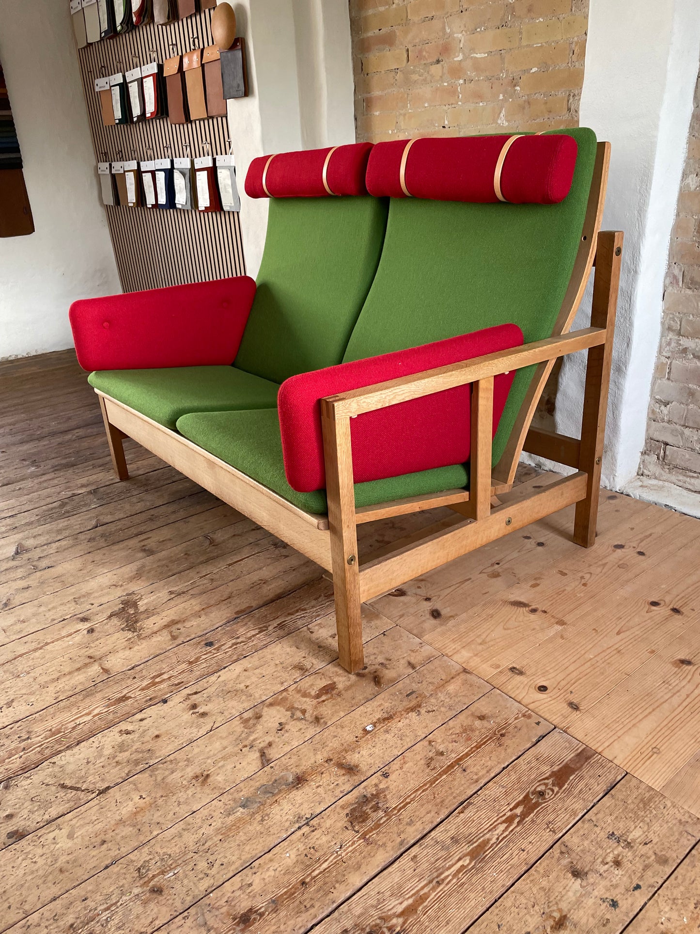 New cushions for Børge Mogensen Sled sofa BM2252 in fabric from Kvadrat