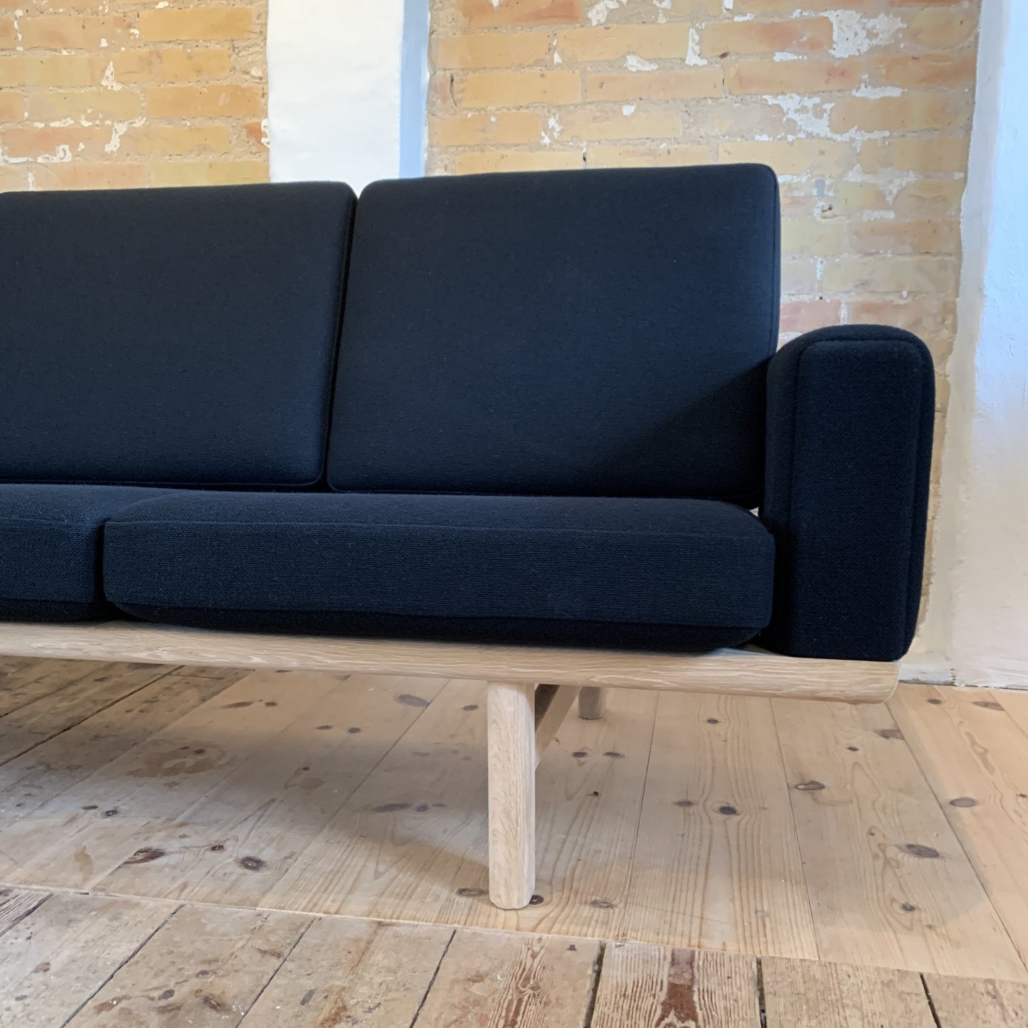 Ompolstring af Wegner GE236 sofa