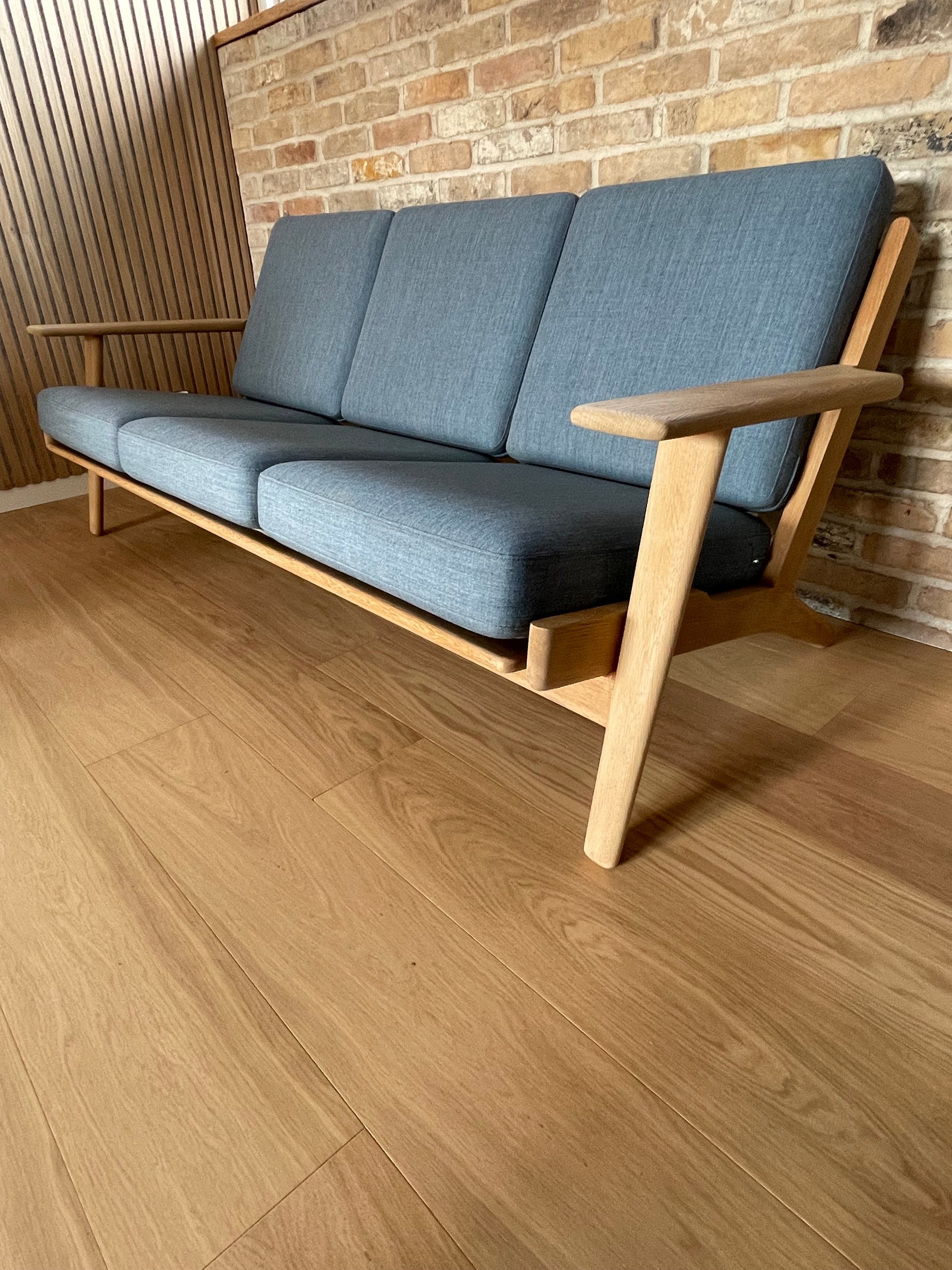 Hynder i Remix fra Kvadrat til Wegner GE290