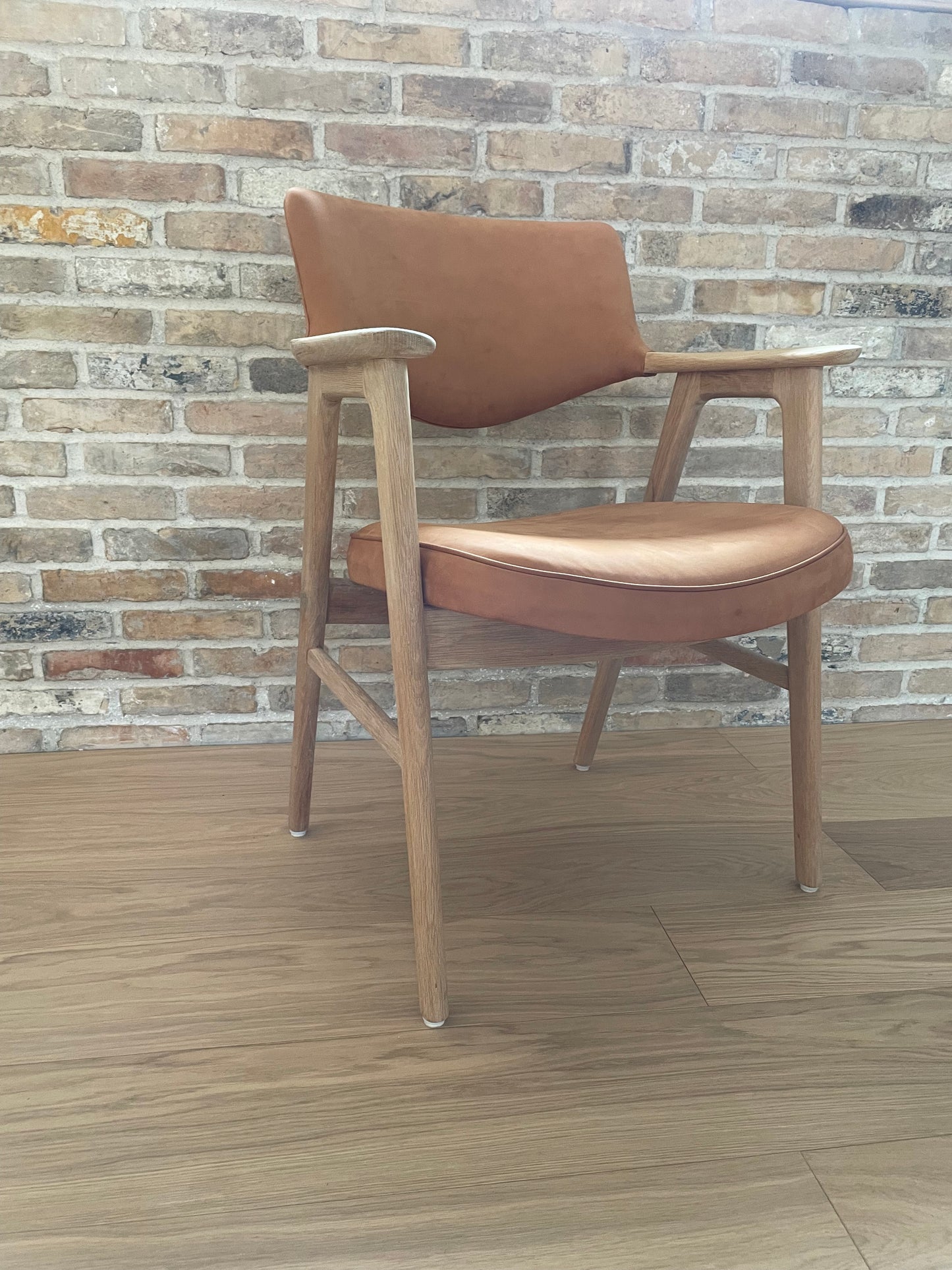 Upholstery of Erik Kirkegaard model 43 in Dunes leather from Sørensen