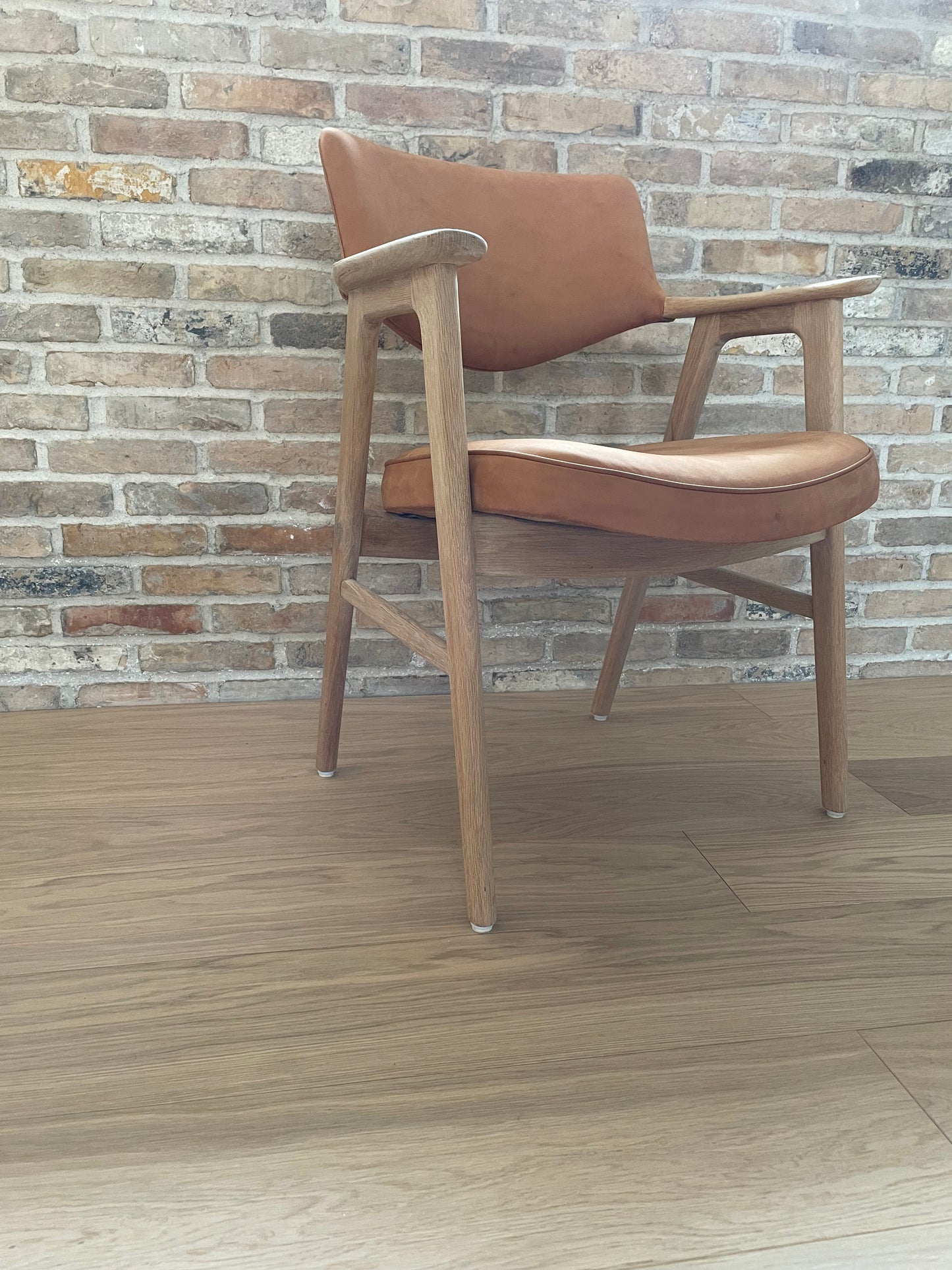 Upholstery of Erik Kirkegaard model 43 in Dunes leather from Sørensen