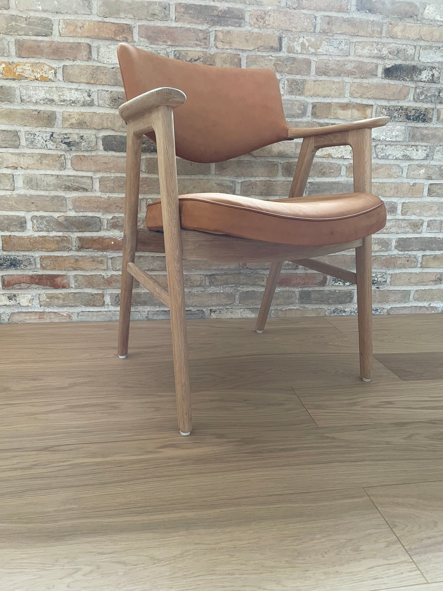Upholstery of Erik Kirkegaard model 43 in Dunes leather from Sørensen