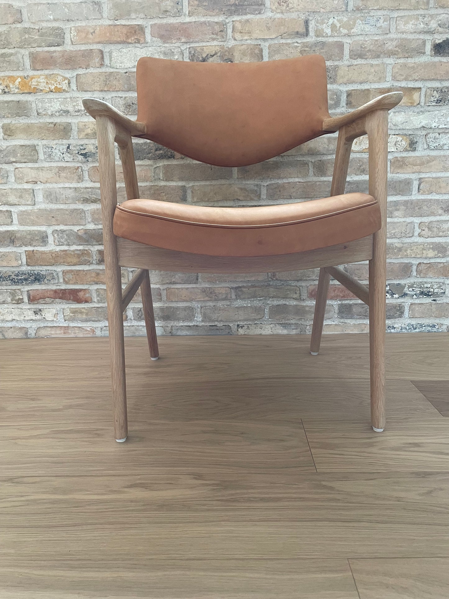 Upholstery of Erik Kirkegaard model 43 in Dunes leather from Sørensen