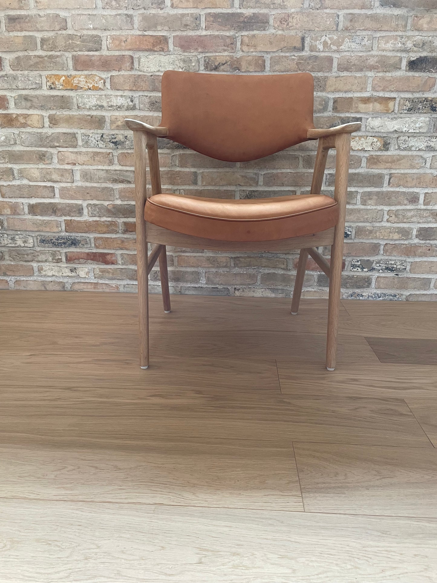 Upholstery of Erik Kirkegaard model 43 in Dunes leather from Sørensen