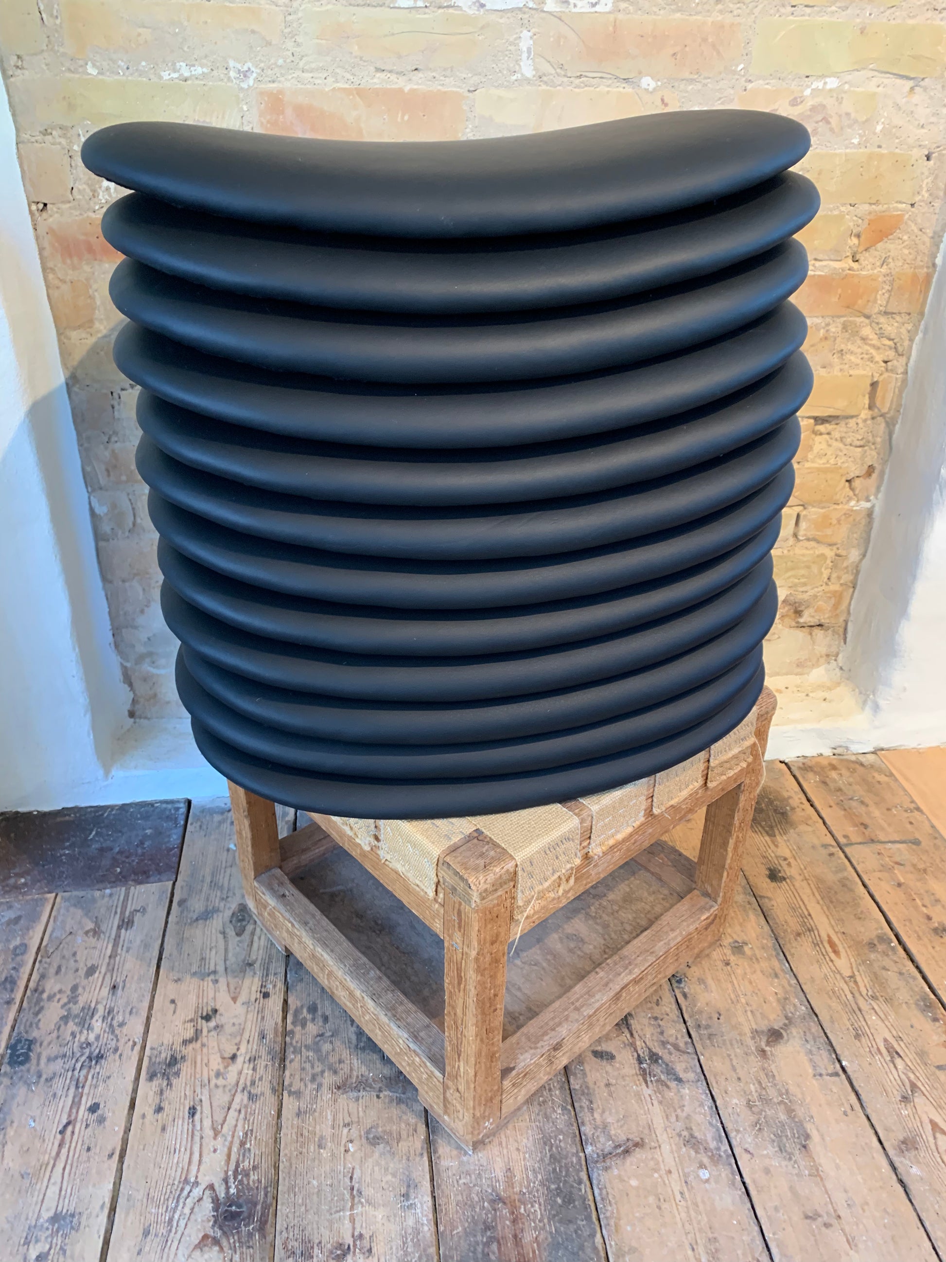 Erik Buch model 49 ompolstret i semi-anilin læder