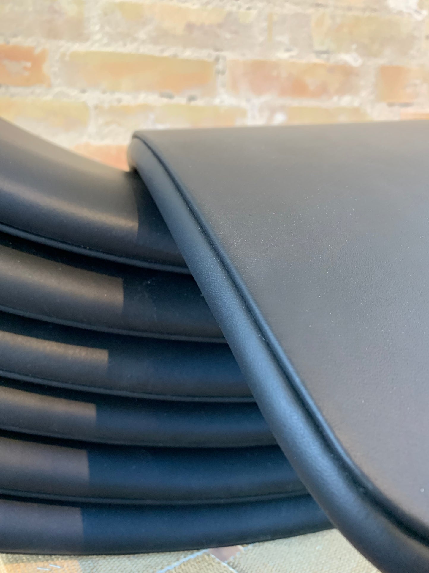 Ryg ompolstret i læder