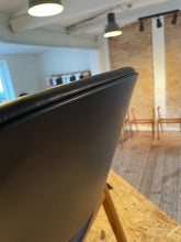 Indlæs billede til gallerivisning Ompolstring af ryg på Kai Kristiansen model 42