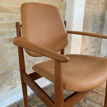 Indlæs billede til gallerivisning France and Son armchair