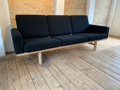 Wegner sofa model ge236