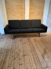 Indlæs billede til gallerivisning Nye hynder til Wegner sofa