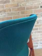Indlæs billede til gallerivisning Ompolstring af Erik Buch model 49 i Steelcut Trio 3 fra Kvadrat